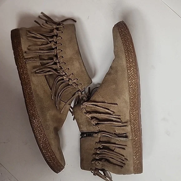 UGG Fringe Suede Moccasins - Sand Size 9.5 - Picture 6 of 10